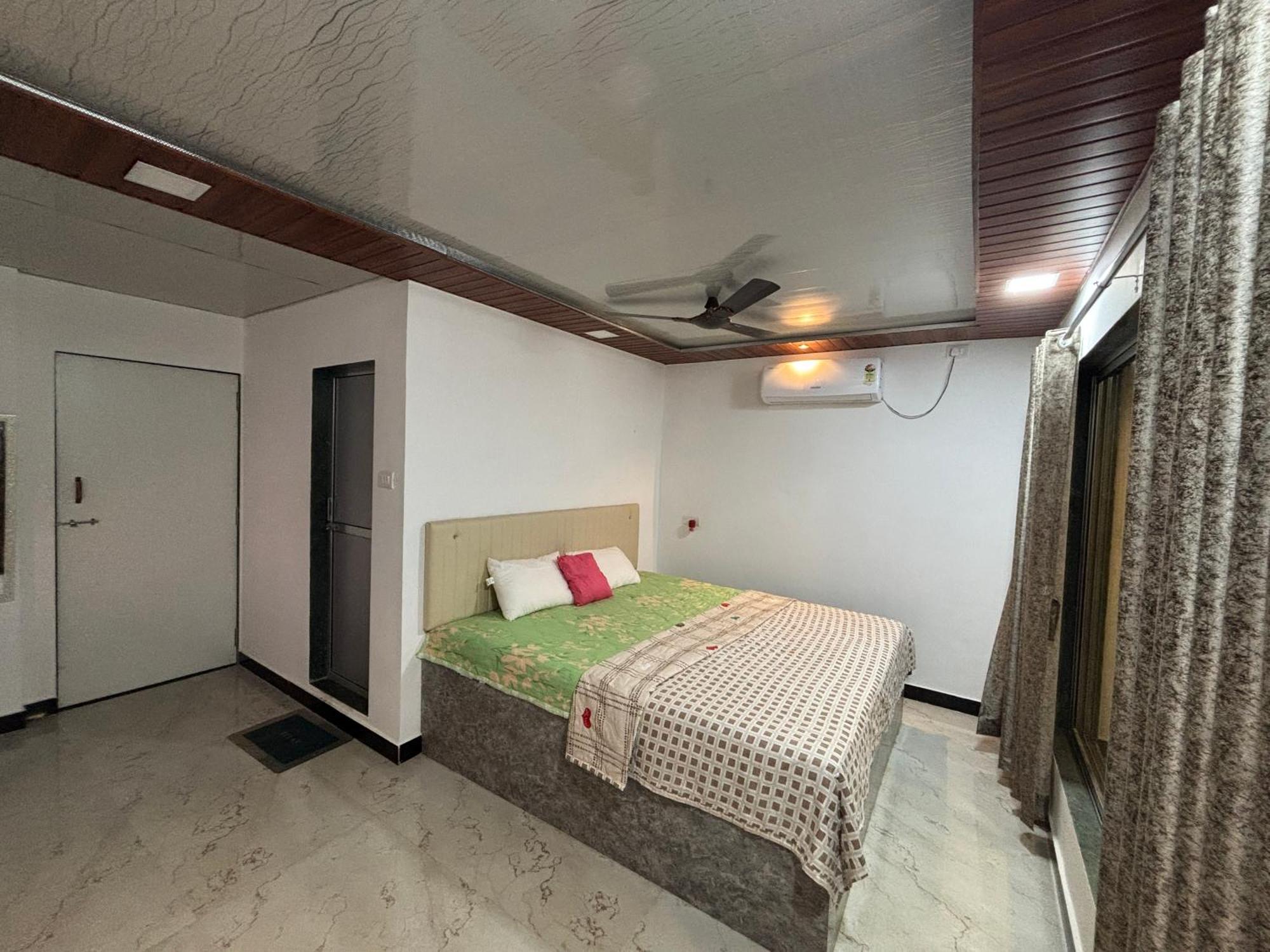 Sea Royal Rooms And Cafe Virār 외부 사진