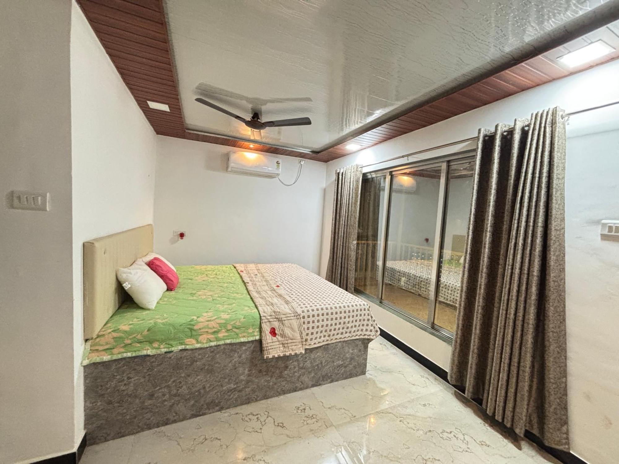 Sea Royal Rooms And Cafe Virār 외부 사진