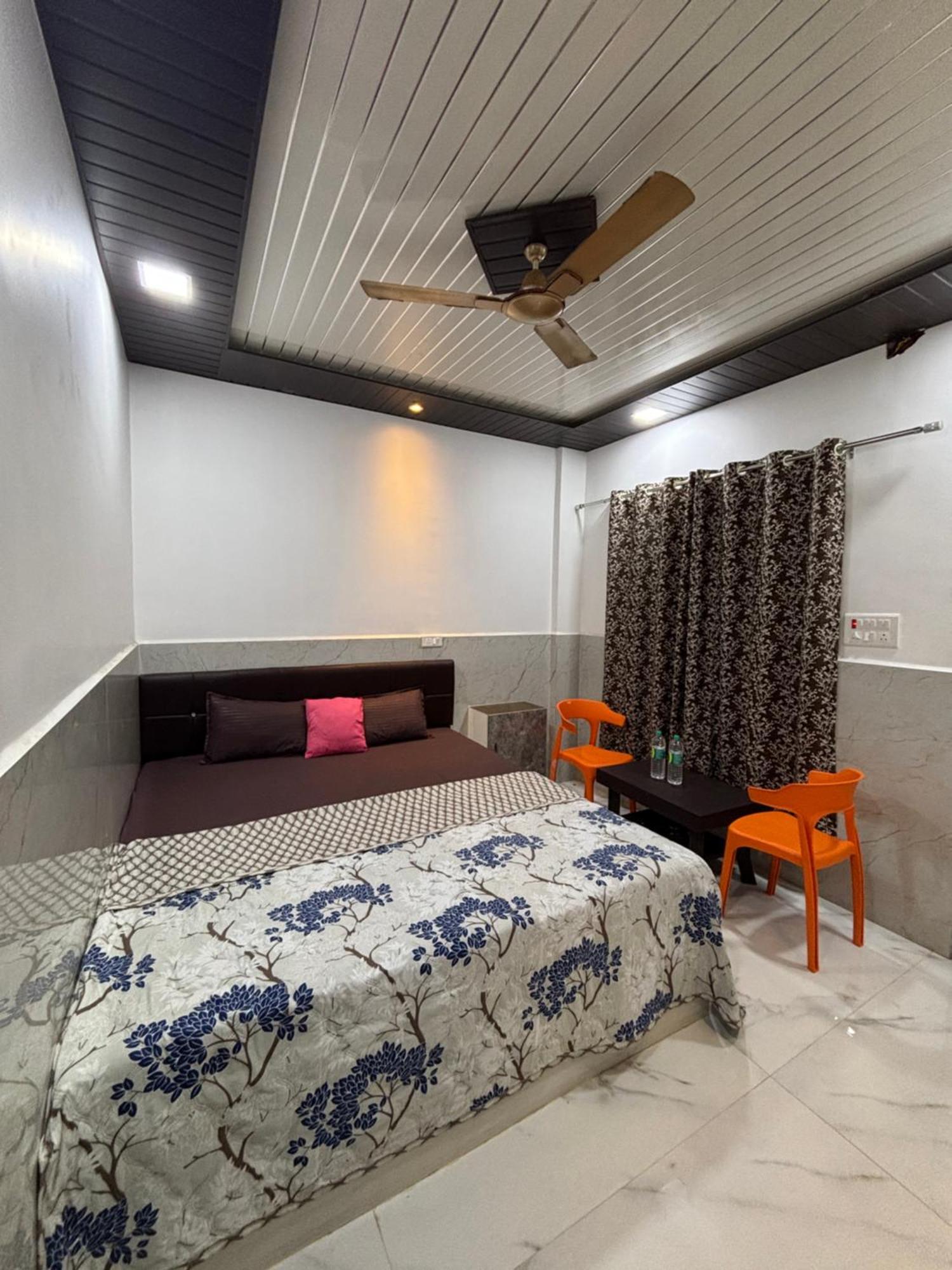 Sea Royal Rooms And Cafe Virār 외부 사진