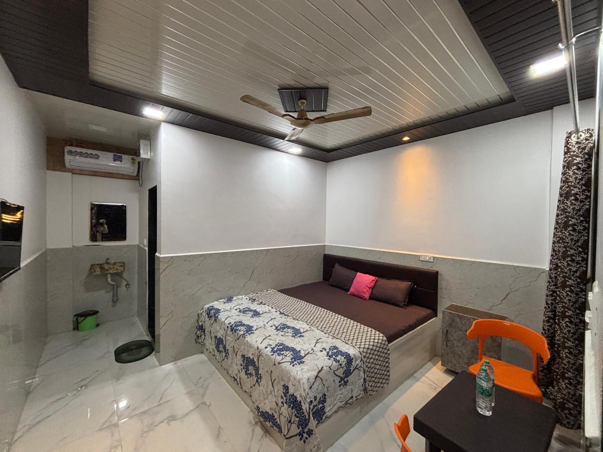 Sea Royal Rooms And Cafe Virār 외부 사진